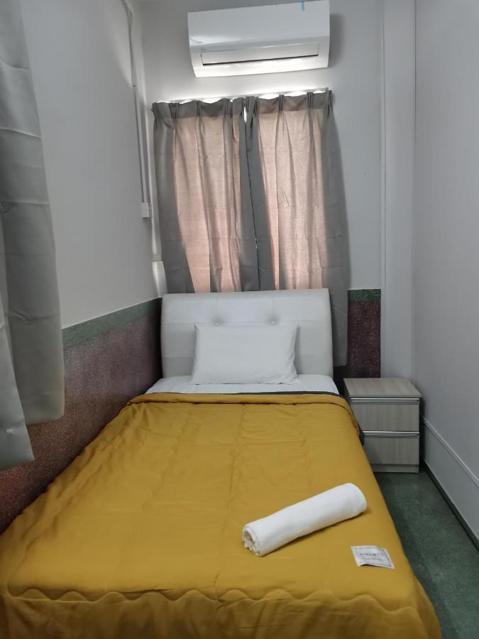 G Fortune Guest House Victoria Green George Town Exteriör bild