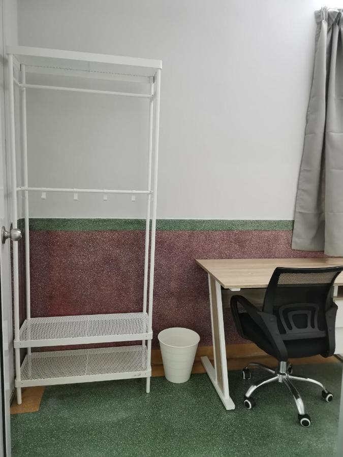 G Fortune Guest House Victoria Green George Town Exteriör bild