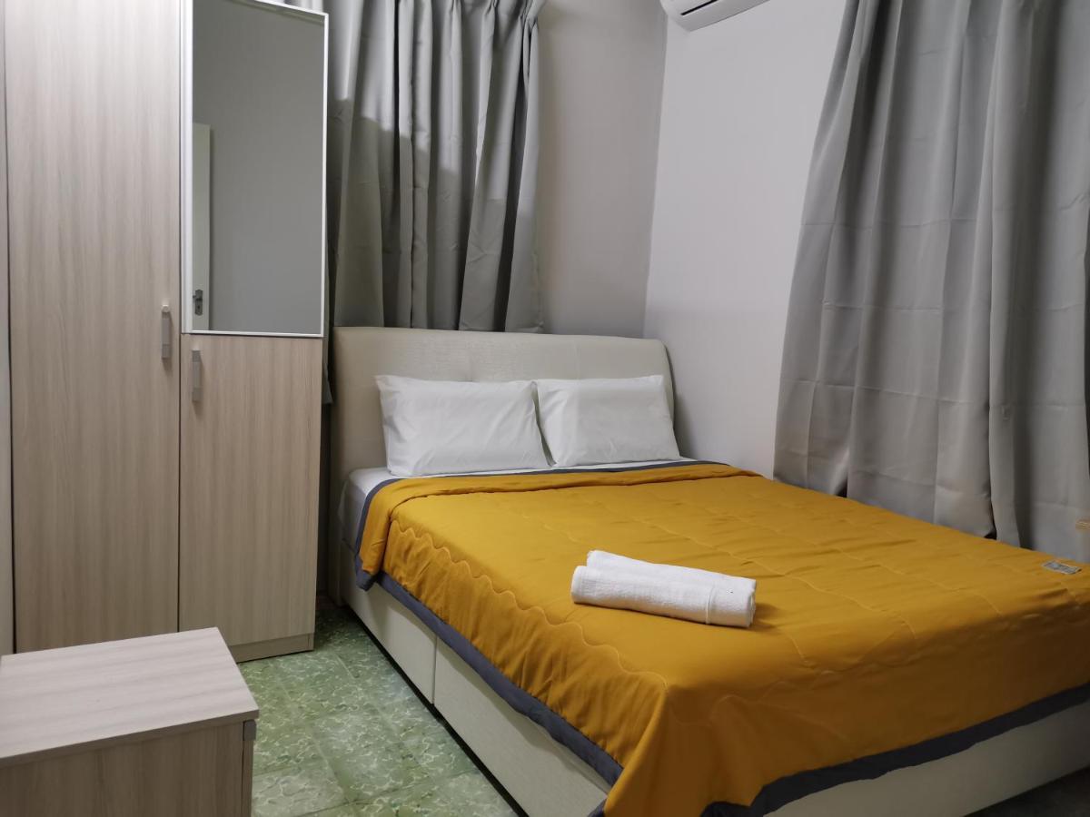 G Fortune Guest House Victoria Green George Town Exteriör bild
