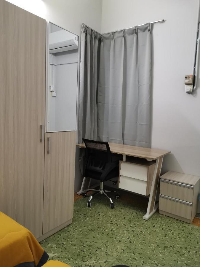 G Fortune Guest House Victoria Green George Town Exteriör bild