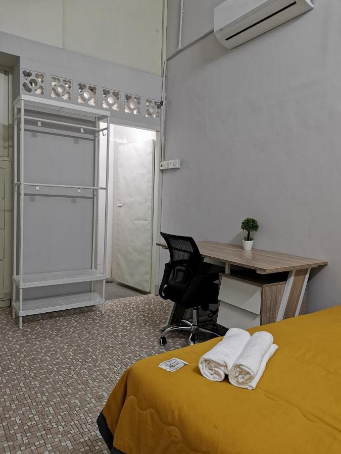 G Fortune Guest House Victoria Green George Town Exteriör bild