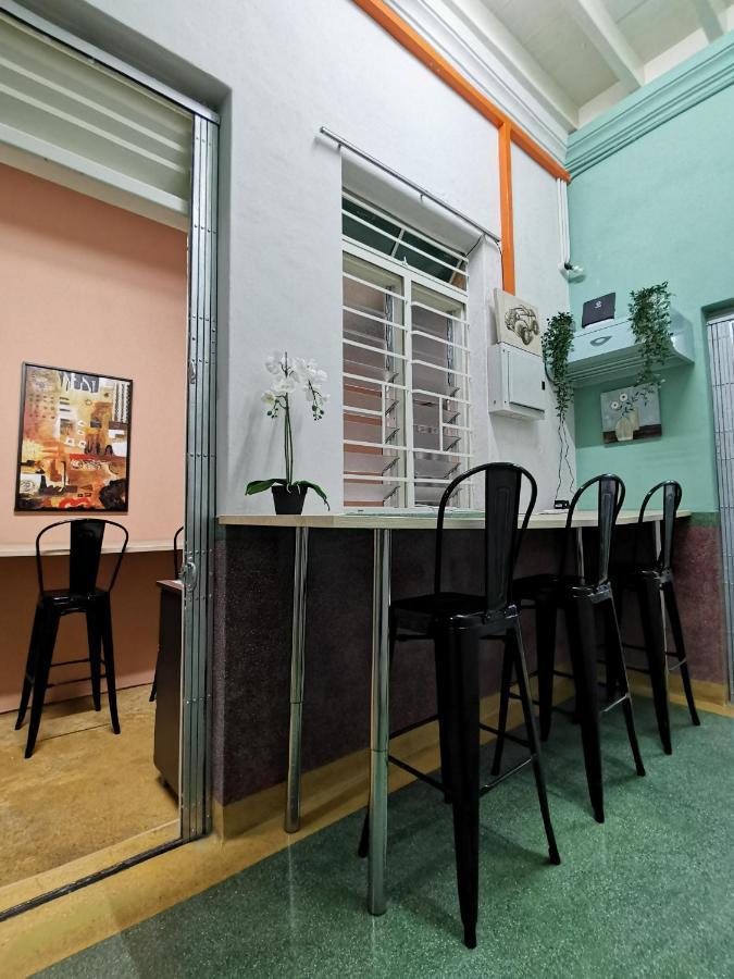 G Fortune Guest House Victoria Green George Town Exteriör bild