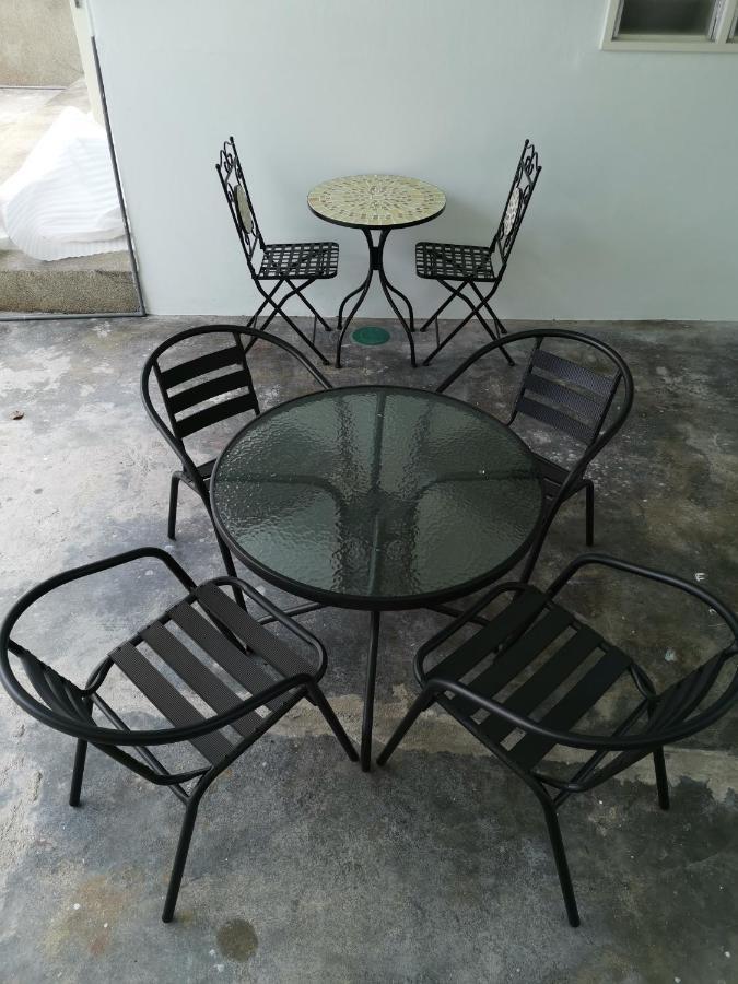 G Fortune Guest House Victoria Green George Town Exteriör bild