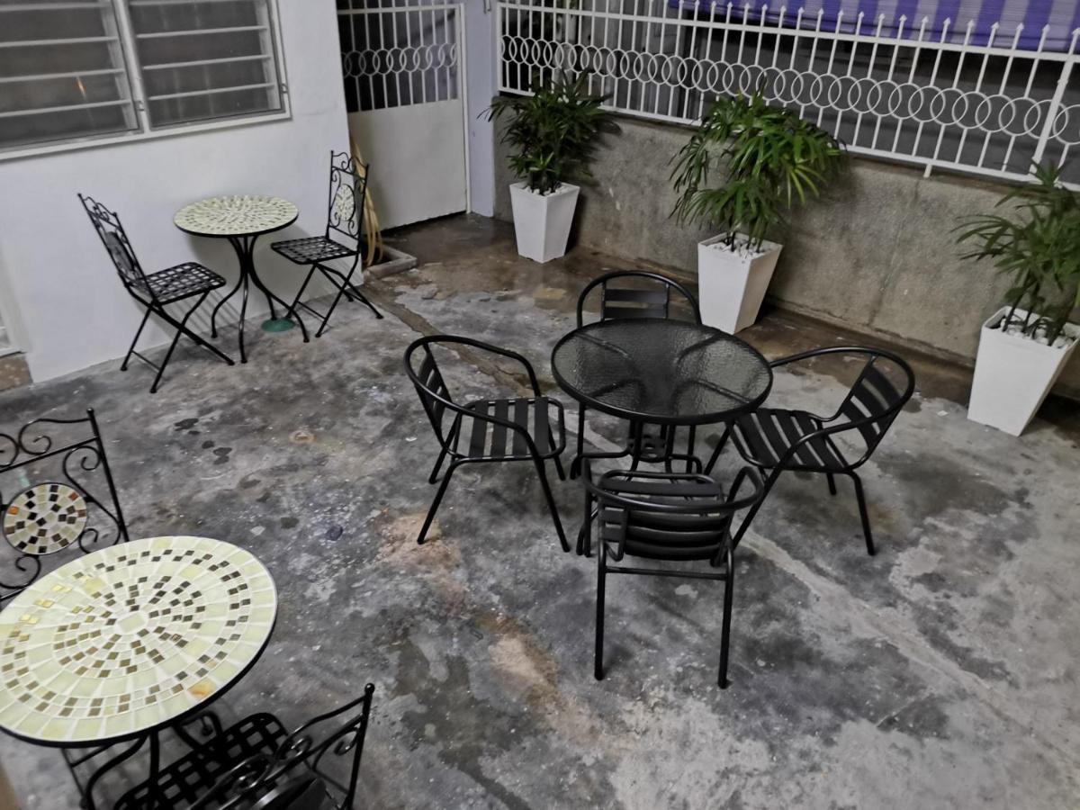 G Fortune Guest House Victoria Green George Town Exteriör bild