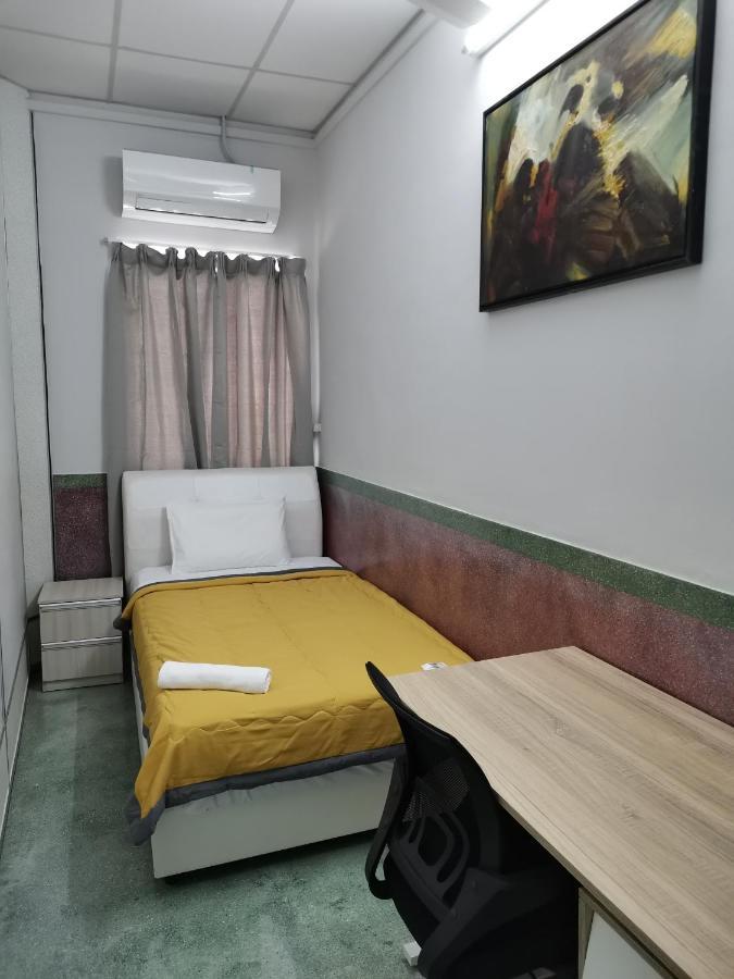 G Fortune Guest House Victoria Green George Town Exteriör bild