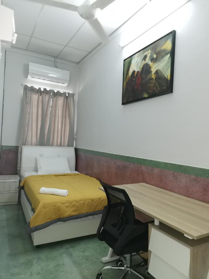 G Fortune Guest House Victoria Green George Town Exteriör bild