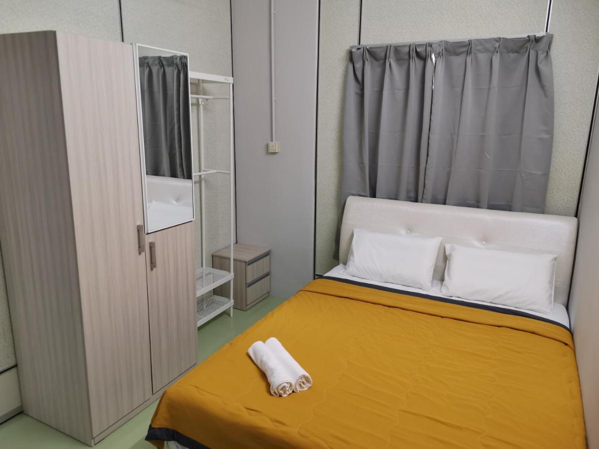 G Fortune Guest House Victoria Green George Town Exteriör bild