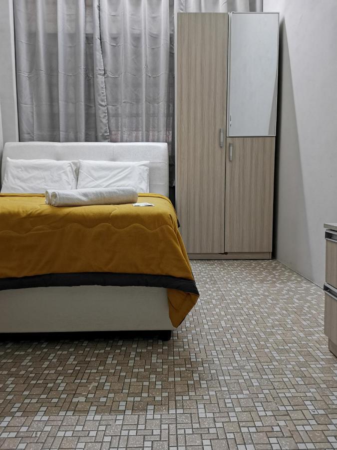 G Fortune Guest House Victoria Green George Town Exteriör bild