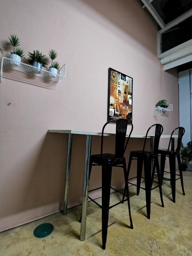 G Fortune Guest House Victoria Green George Town Exteriör bild