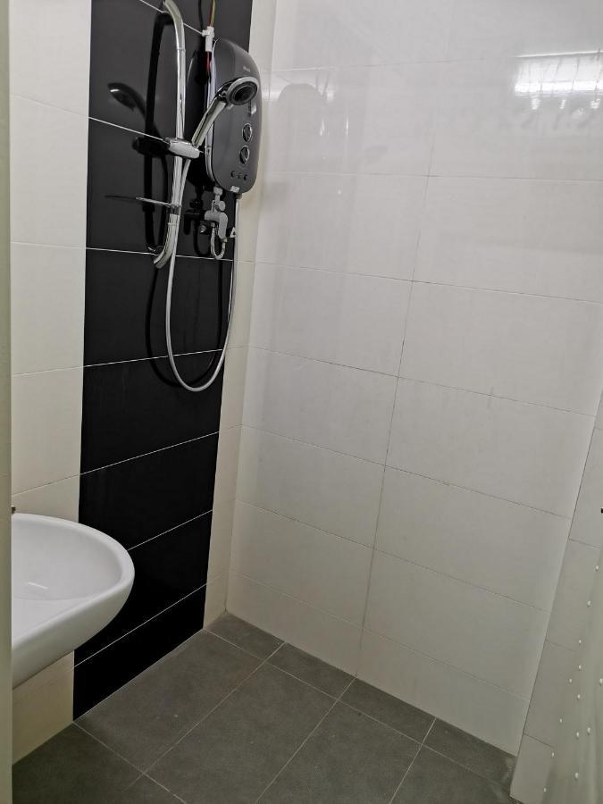 G Fortune Guest House Victoria Green George Town Exteriör bild