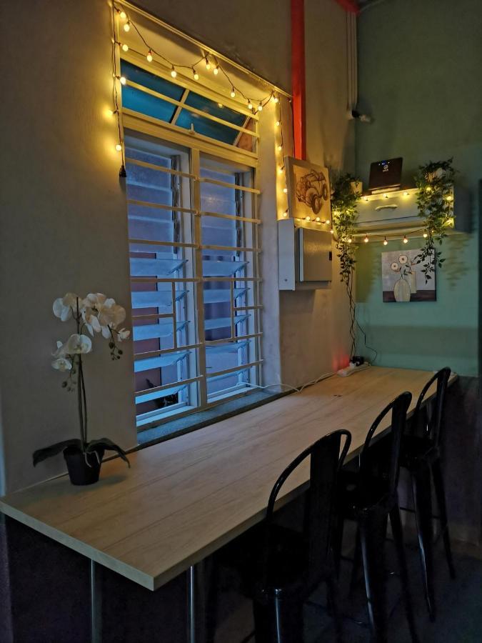 G Fortune Guest House Victoria Green George Town Exteriör bild