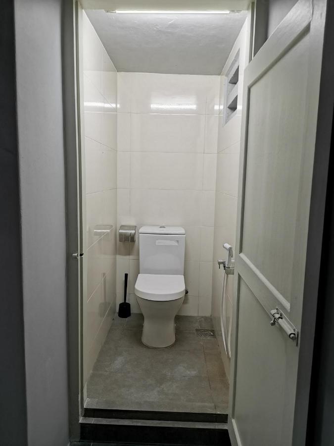 G Fortune Guest House Victoria Green George Town Exteriör bild
